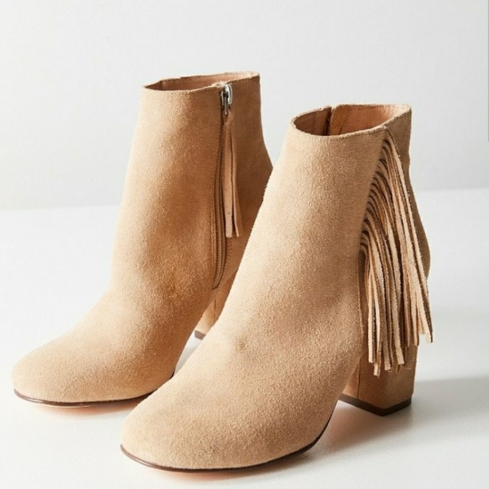 LIKE NEW Urban | fringed bootie
